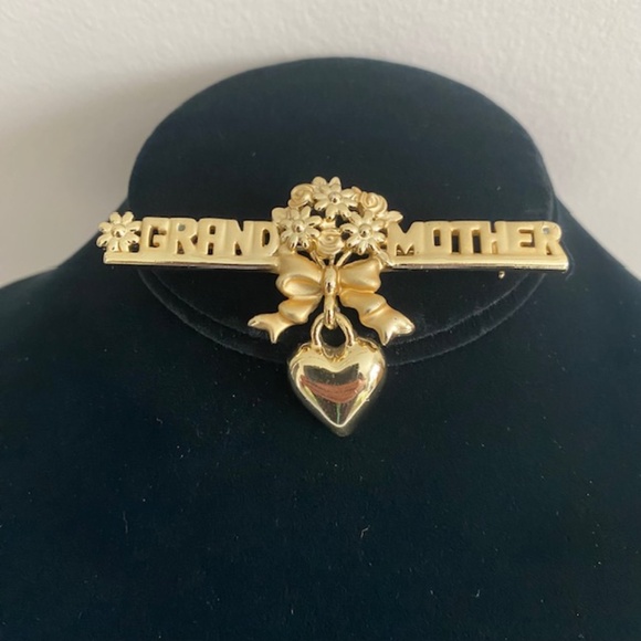 Gold Tone Grandmother Pin Dangling Heart Flower Bouquet Ribbon Brooch - Picture 2 of 7